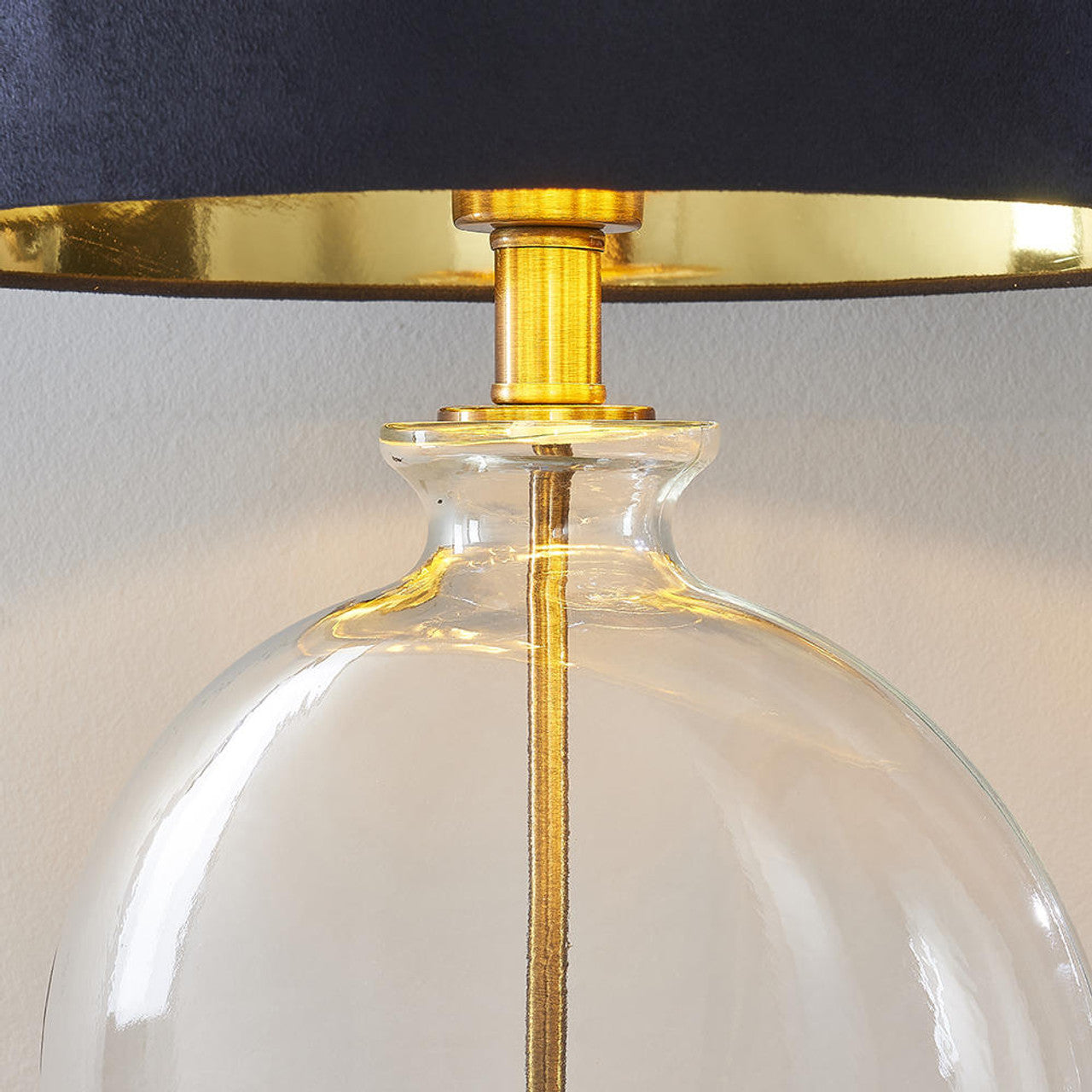 Black Gardenia Table Lamp
